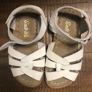 Salt water sandals-white